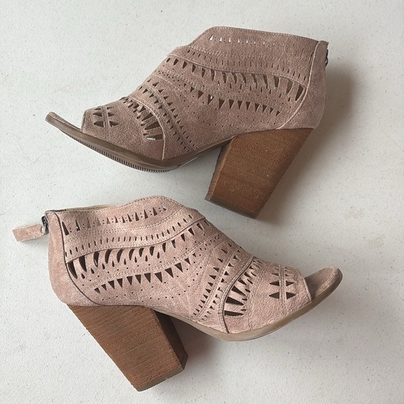 Not Rated Groove Thang Peep Toe Shoe Size 10 - Picture 5 of 9